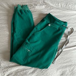Figs Hunter Green Zamora Jogger Scrub Bottoms (Short)